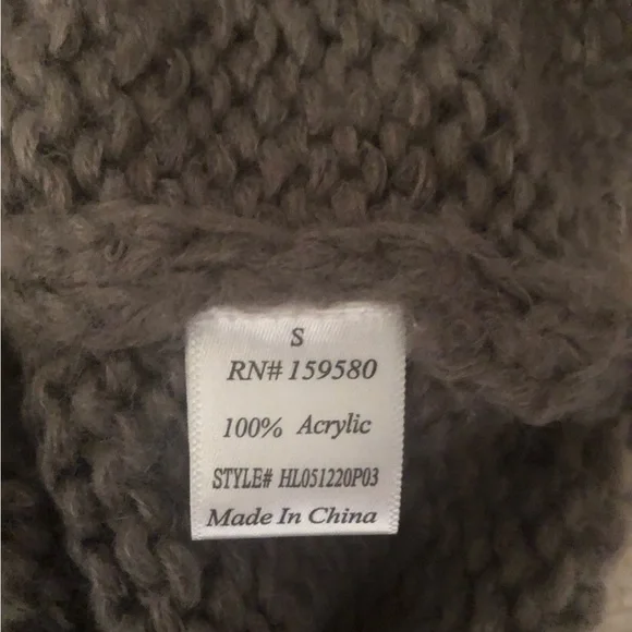 Pink Lily Kicked Back Charcoal Henley Sweater size Small - Picture 4 of 6